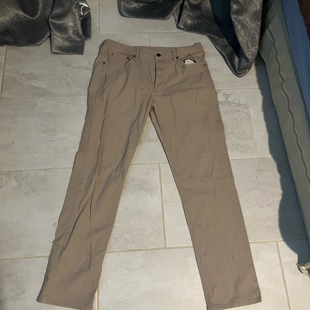 Genteal men’s khakis sz 35